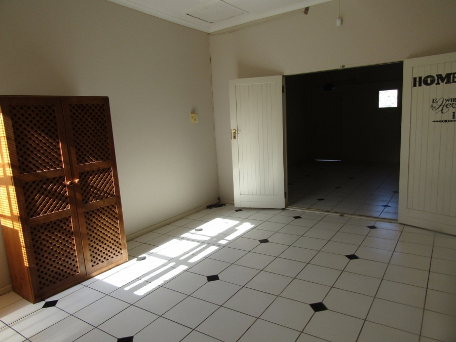 6 Bedroom Property for Sale in Hankey Eastern Cape